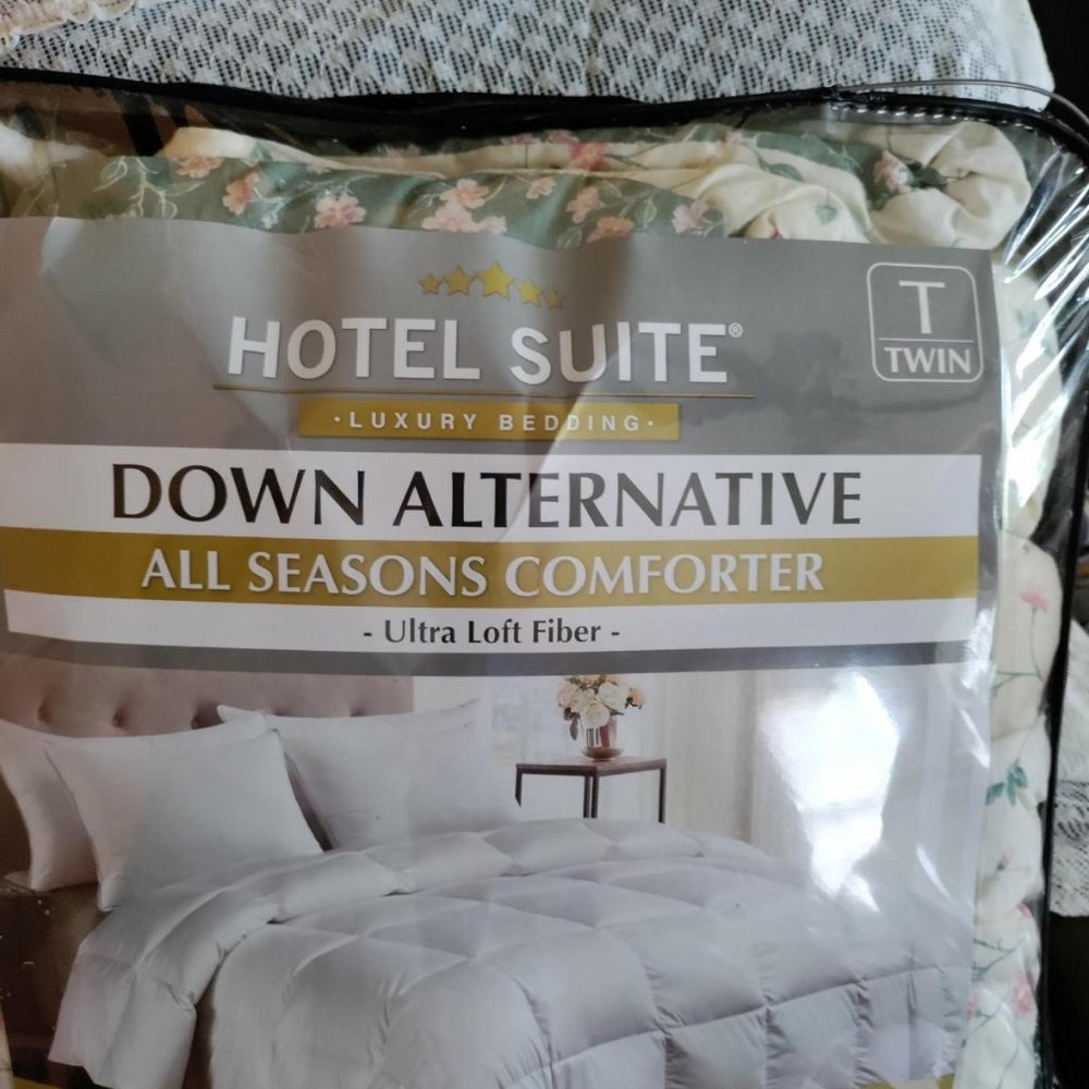New Hotel Suite Twin Size Comforter